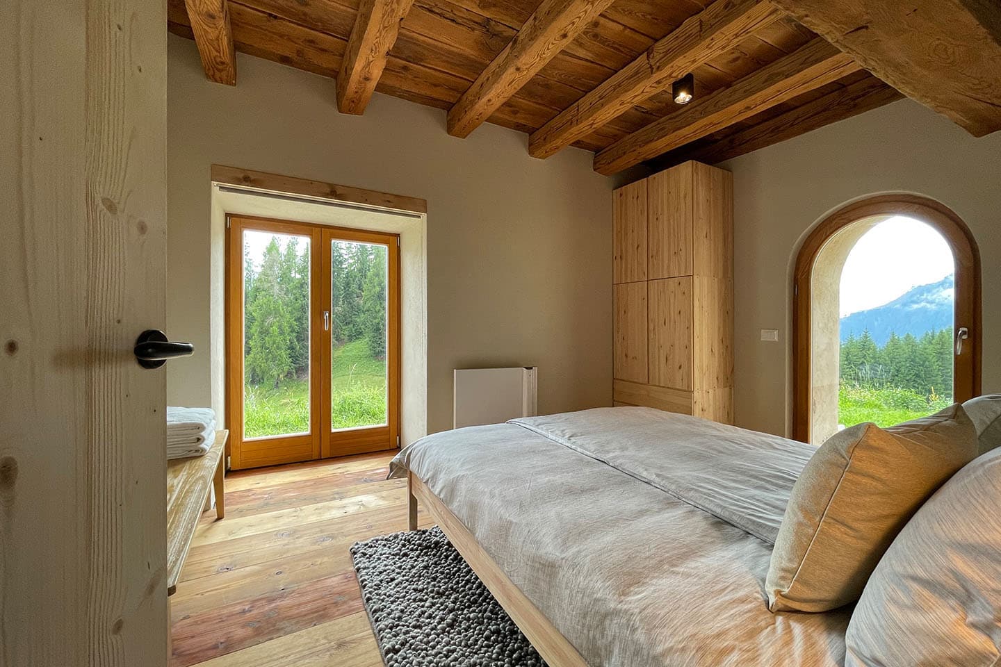 A second bedroom with mountain views